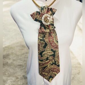 Stafford Gold and Green Paisley Necktie with Gold Brooch